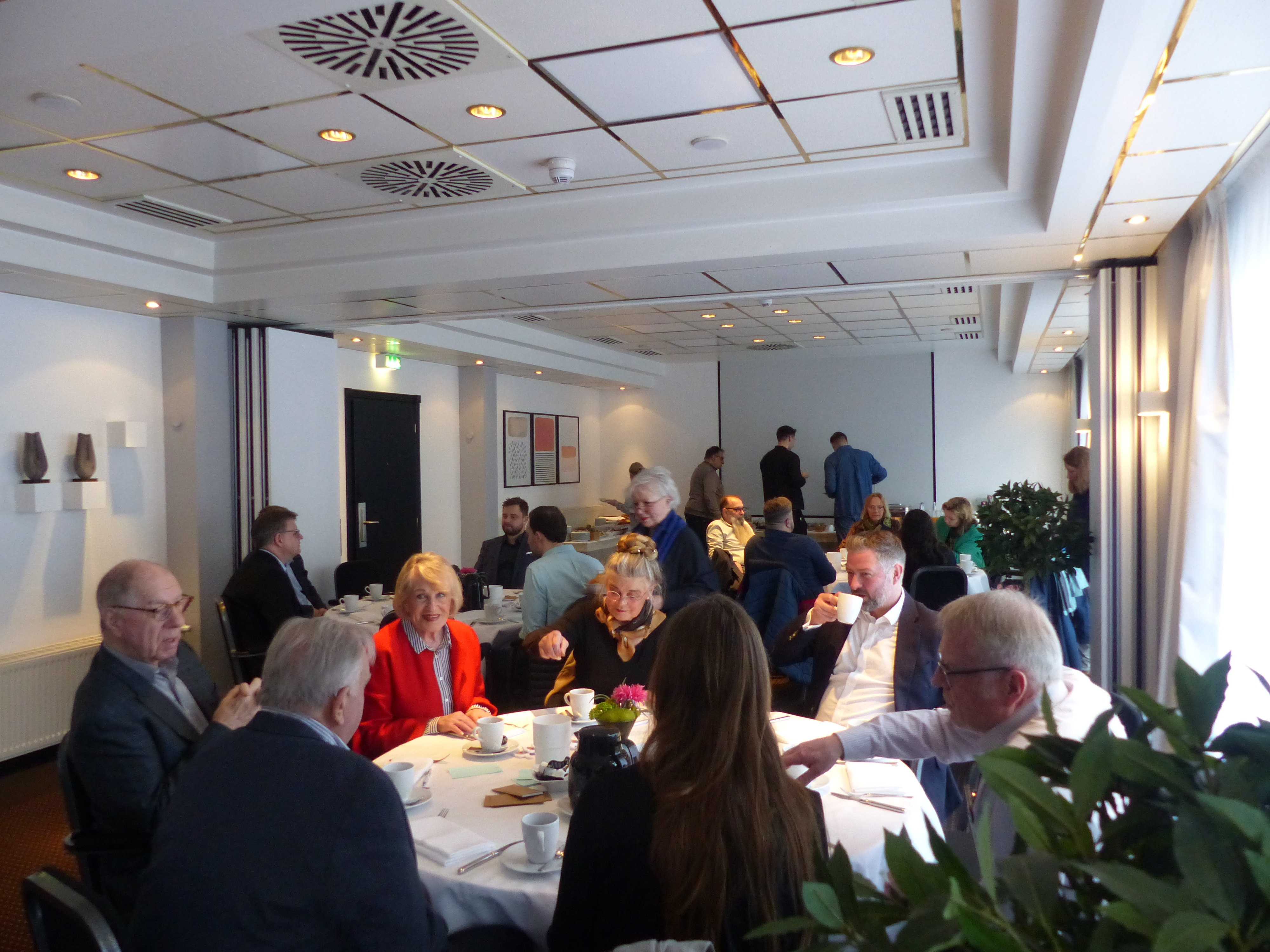 Viele Mitglieder nutzen die Gelegenheit ihre Ideen einzubringen und mitzudiskutieren